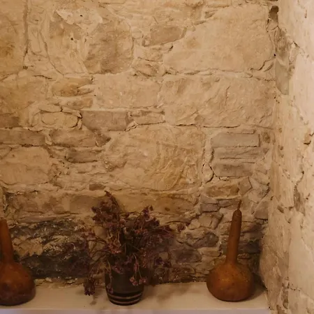 Charming 3-bedroom In Heart Of Vasa Koilaniou