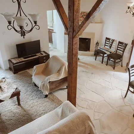 Charming 3-bedroom In Heart Of Vasa Koilaniou Villa Vasa Kilaniou