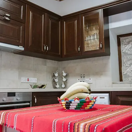 Charming 3-bedroom In Heart Of Vasa Koilaniou *