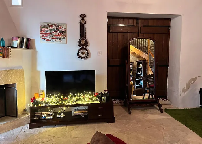 Βίλα Charming 3-bedroom In Heart Of Vasa Koilaniou *