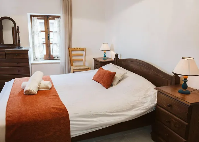 Βίλα Charming 3-bedroom In Heart Of Vasa Koilaniou