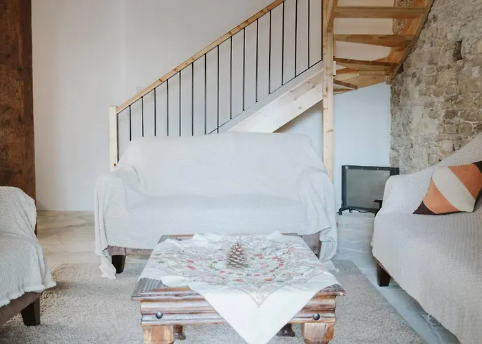 Charming 3-bedroom In Heart Of Vasa Koilaniou Βάσα Κοιλανίου