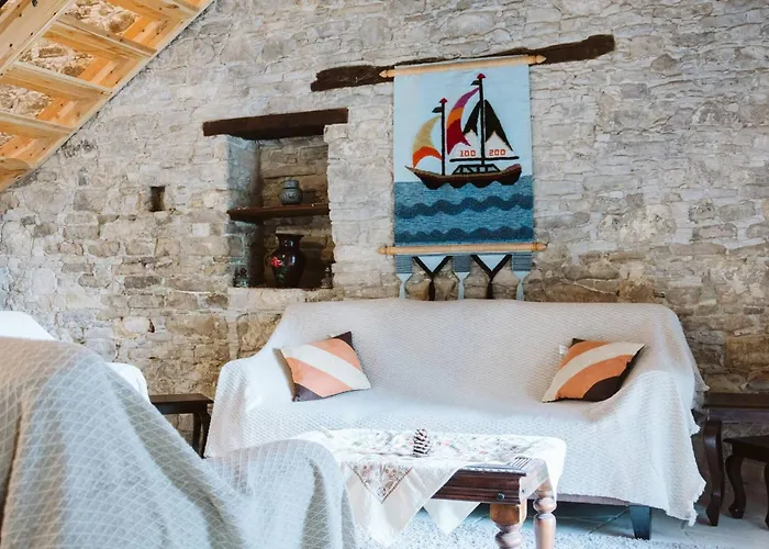 Charming 3-bedroom In Heart Of Vasa Koilaniou Βίλα